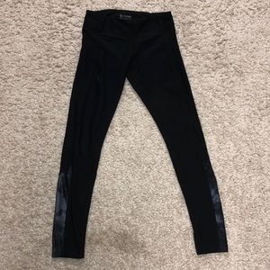 Athletic leggings